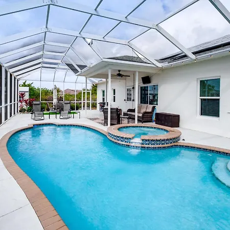Lehigh Acres Home With Lanai, Heated Pool And Spa!